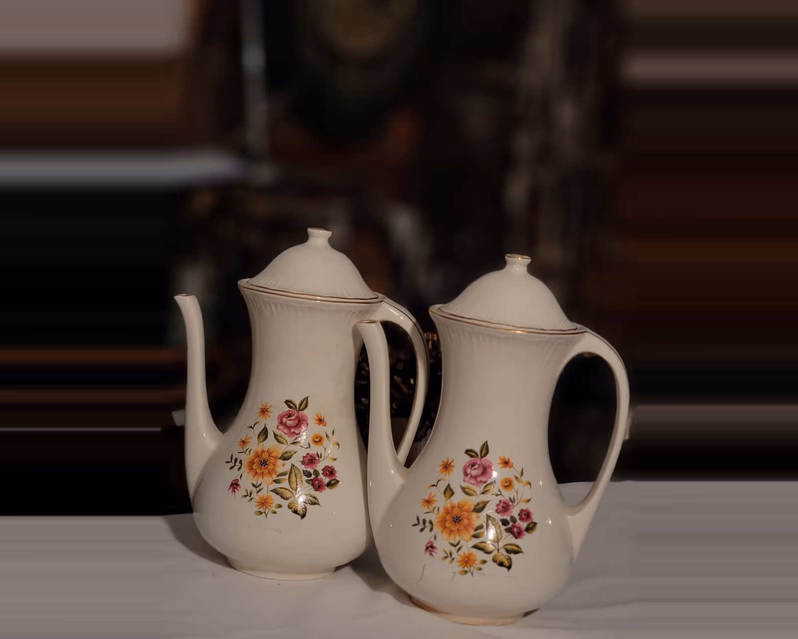 Deux cafetières à décor floral, Digoin & Sarreguemines — Années 1950 — vue principale