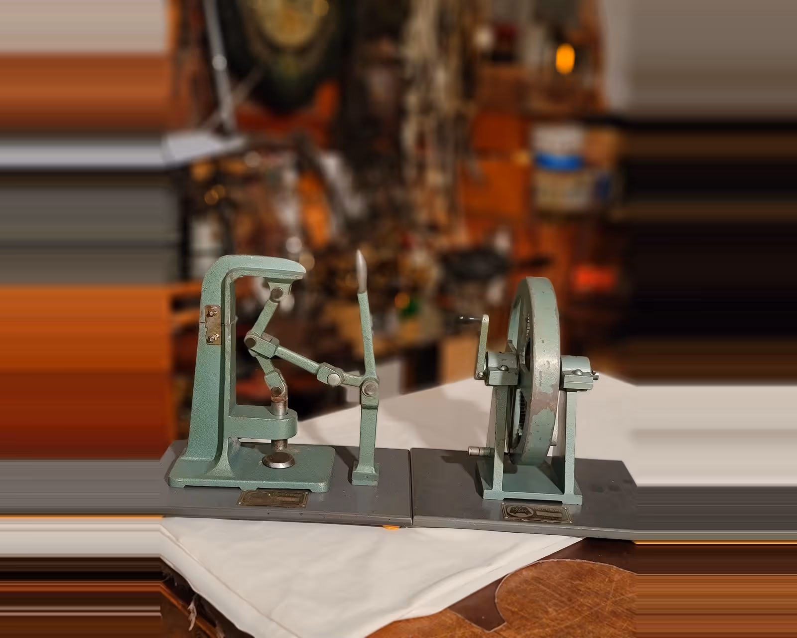 Deux outils pédagogiques soviétiques — Système multiplicateur et système de pression — détail