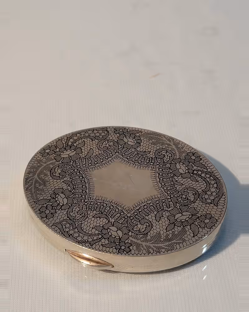 poudrier  maison de haute couture Marcel Rochas Paris