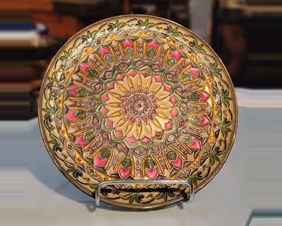 Assiette en bronze émaillée