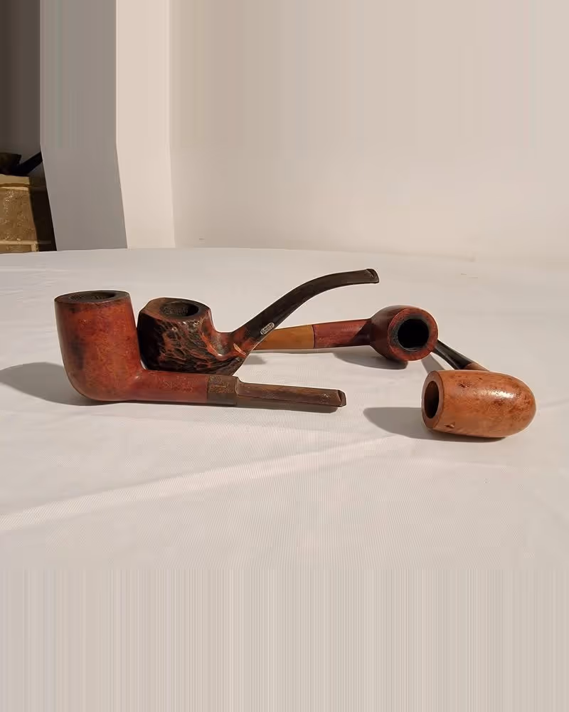 Lot de quatres pipes signées.