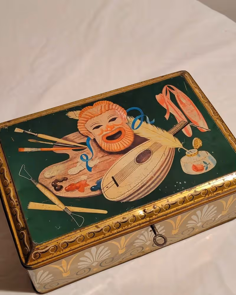 Boîte ancienne en tôle lithographiée